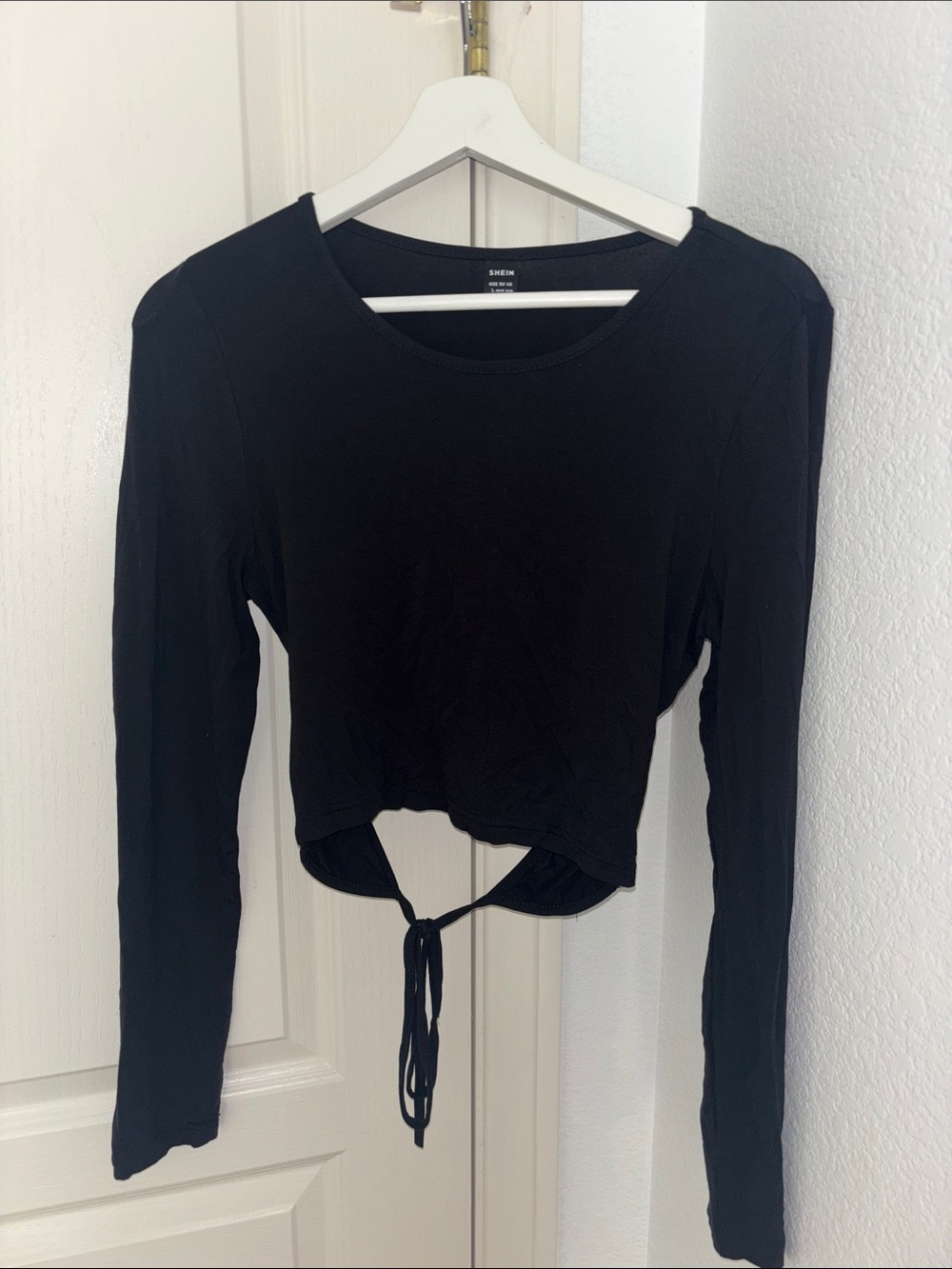 SHEIN Black Long-Sleeve Tie-Front Cropped Top